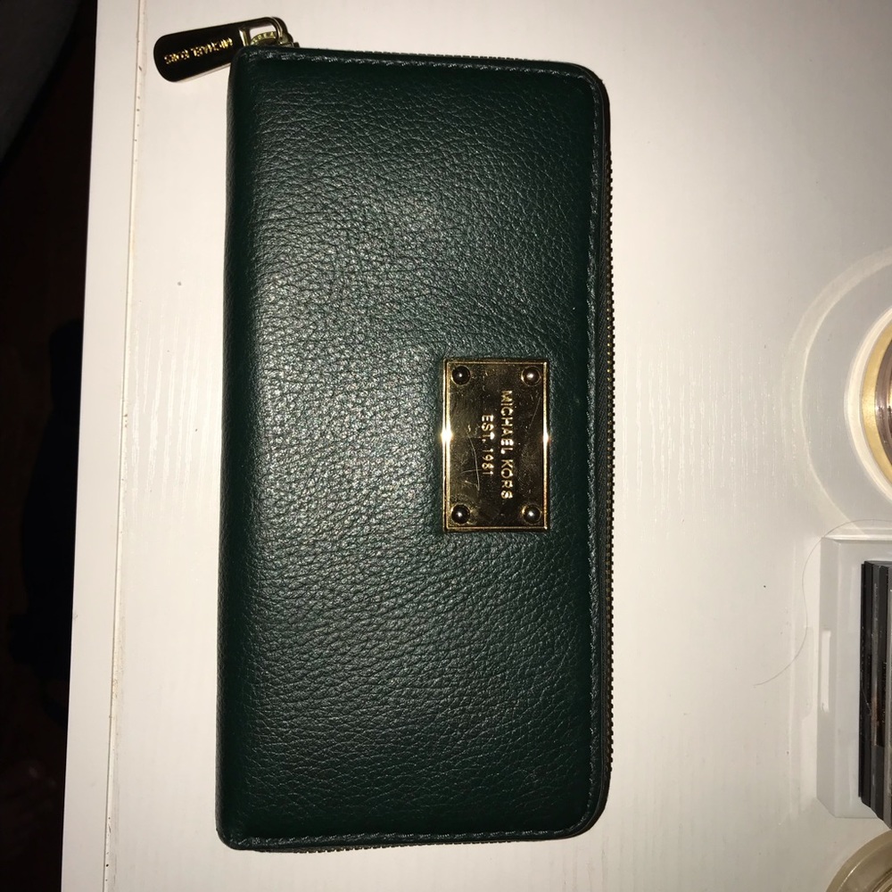 Genuine Micheal Kors zip up wallet